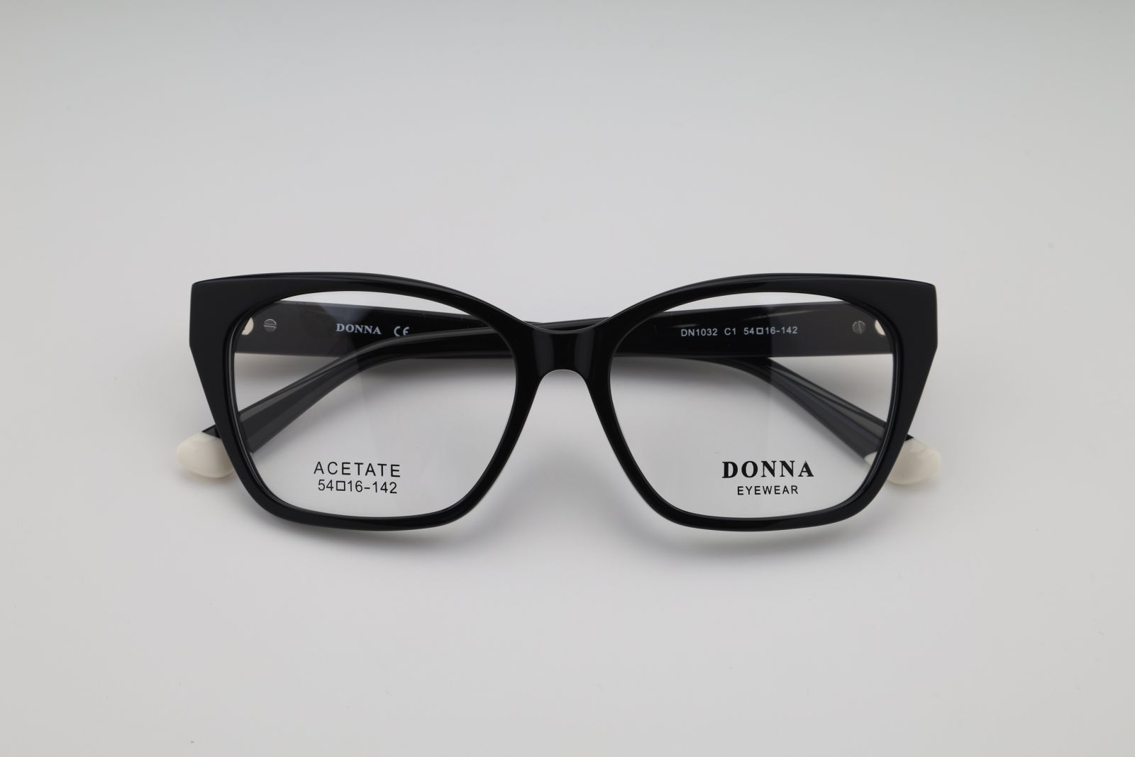 Donna 1032, C1